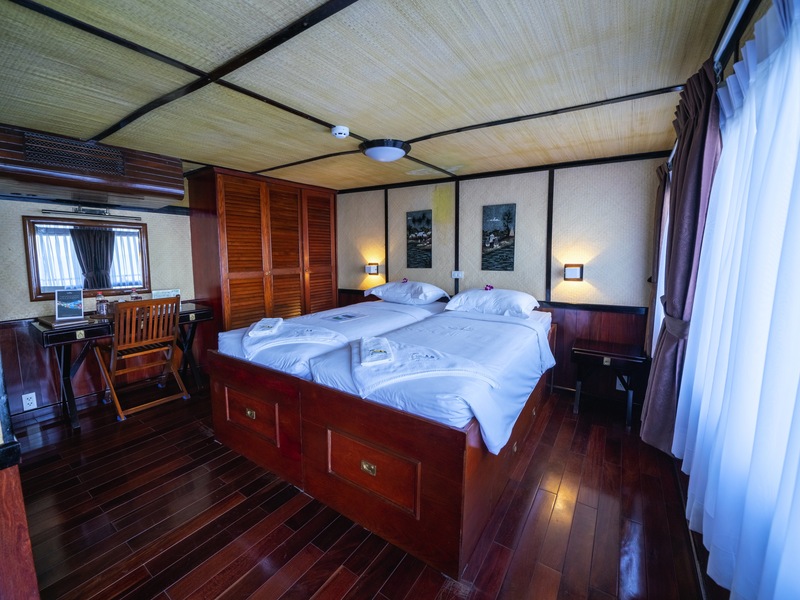 Main Deck 2 Beds